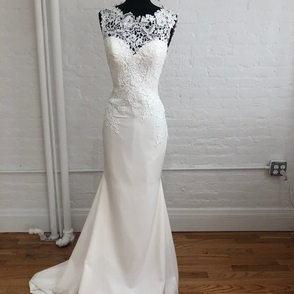 Pronovias Milano Gown - Picture 3 of 7